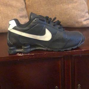 Black nike shocks